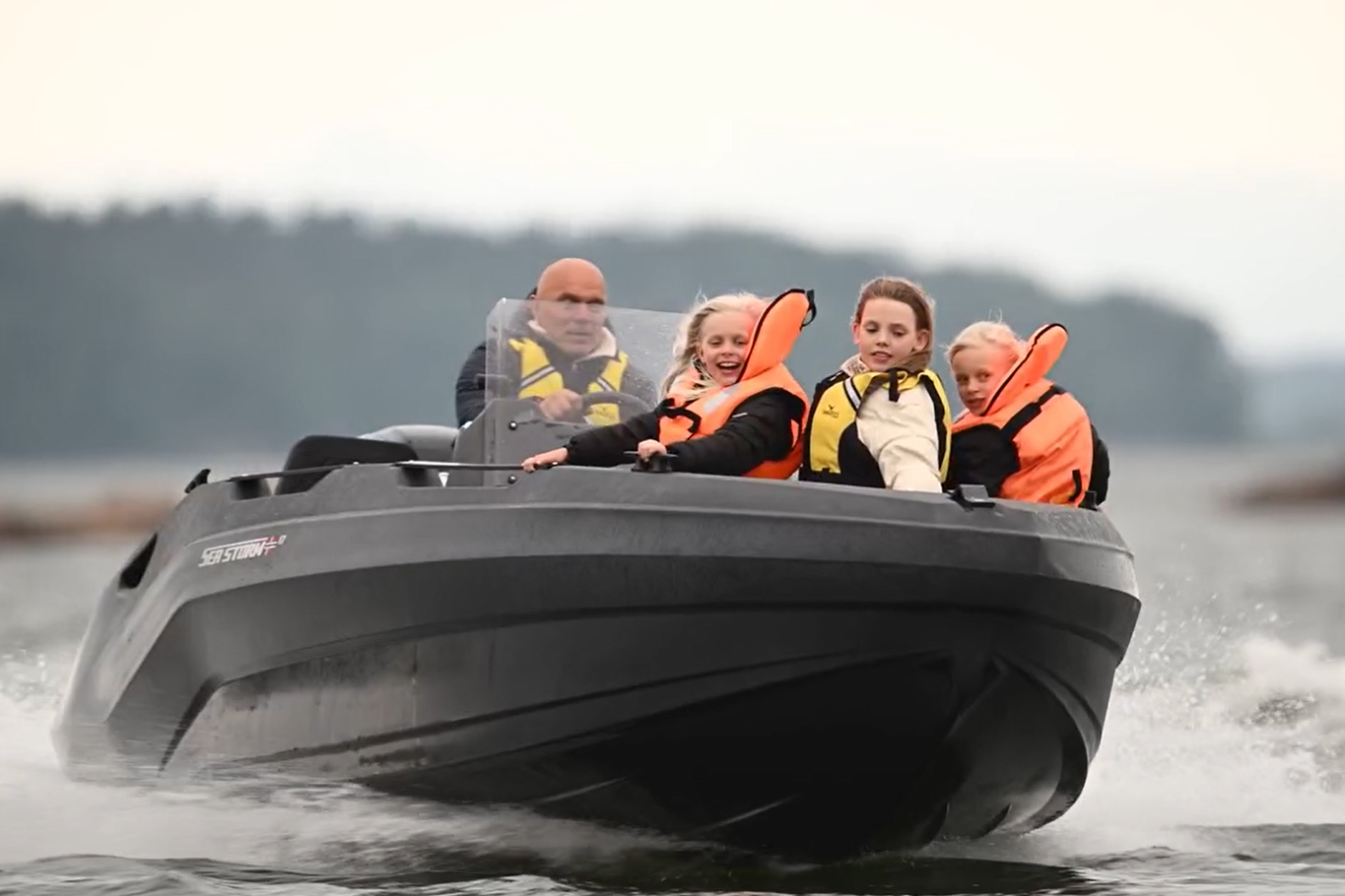 Mercury 200HP Outboard engine at sea. New outboard and inboard boat engines from Motor Marine Services, County Donegal, Ireland Mercury 200HP Outboard engine at sea. New outboard and inboard boat engines from Motor Marine Services, County Donegal, Ireland